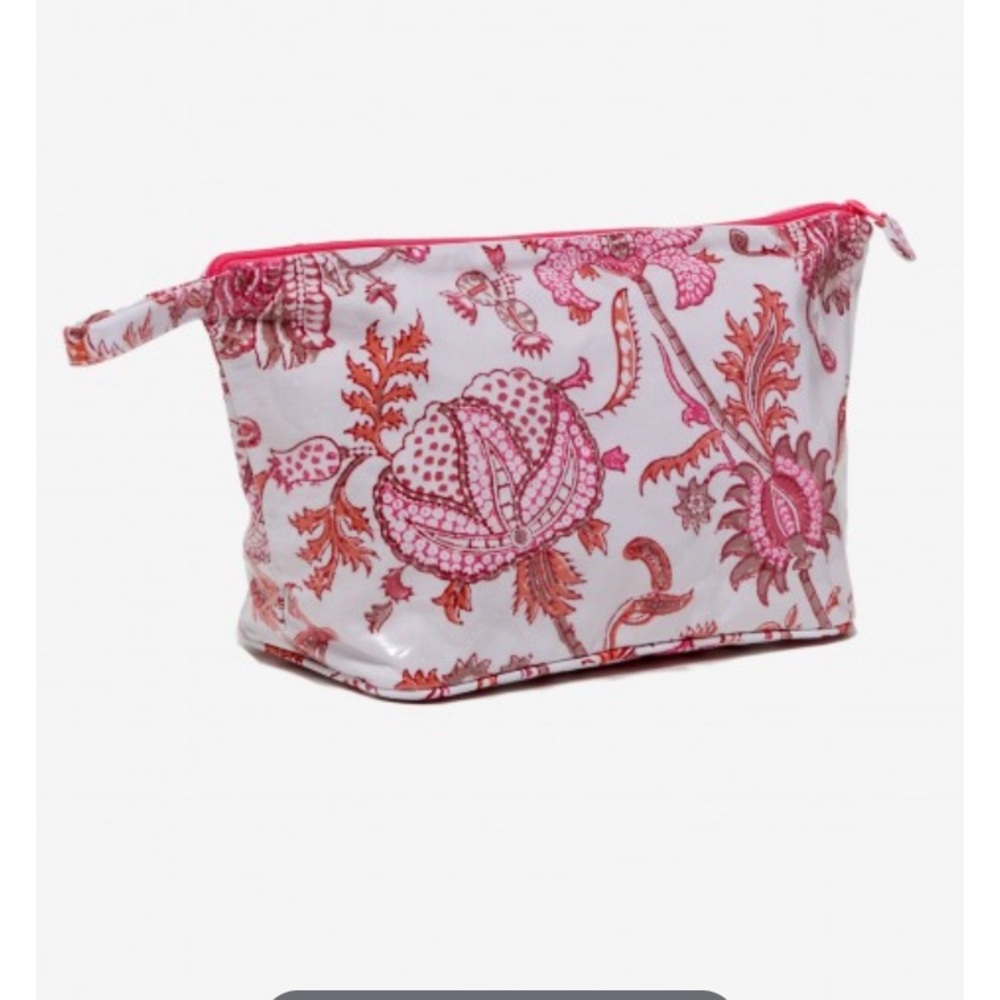 NWT AMANDA TOILETRY CASE